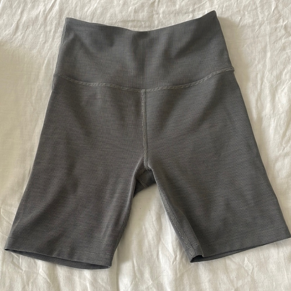 Beyond yoga gray bike shorts size M